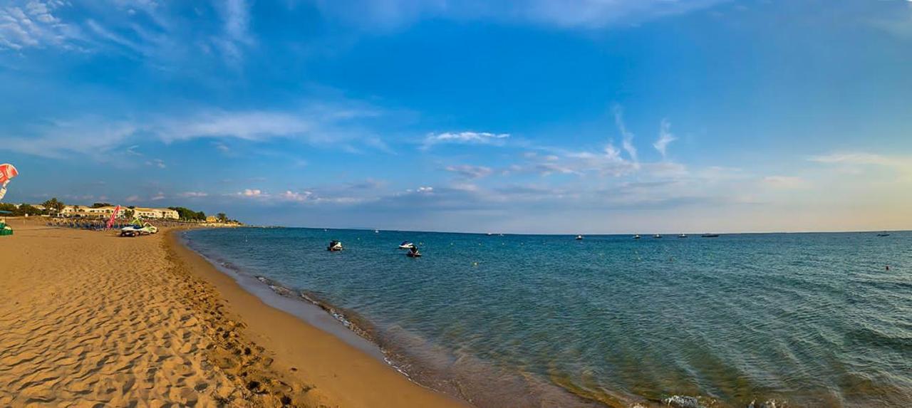 Aris Seaside Issos Beach *